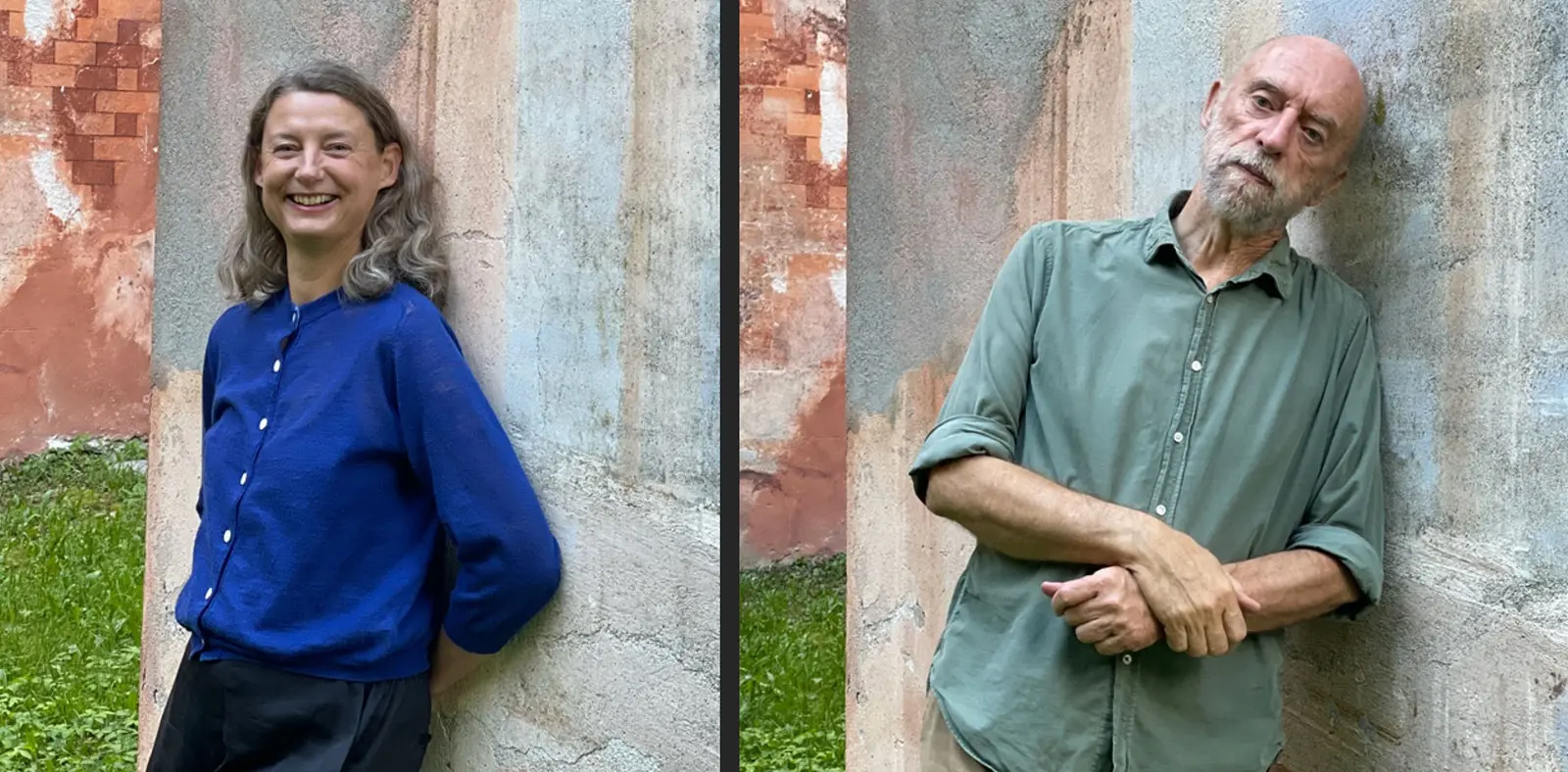 Due persone posano all'aperto contro un muro di mattoni. A sinistra, una donna sorridente indossa una maglietta blu e pantaloni neri. A destra, un uomo con barba e capelli grigi veste una camicia verde, con un'espressione seria.